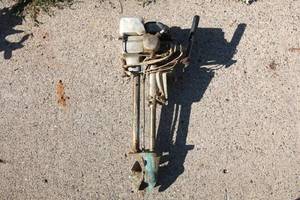 lot 118 image: Antique Evinrude outboard motor