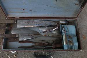 lot 129 image: Box with antique japenese cullinary knives