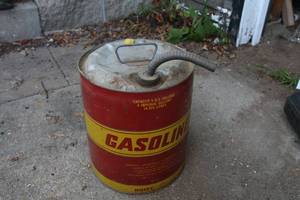 lot 131 image: Large vintage metal Huffy gas can with flexible spout.
