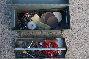lot 136 image: Metal toolbox with polishing bitsw