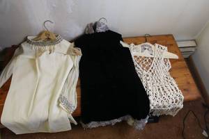 lot 5 image: Lot of vintage womens clothing