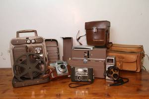lot 10 image: Lot of vintage cameras, 8 mm projector and Airequipt slide projector
