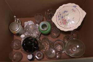 lot 16 image: Miscelaneous Glassware