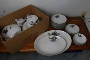 lot 18 image: Oriental China