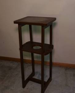 lot 21 image: Simple wood smoker stand