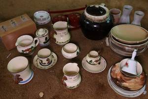 lot 32 image: Lot of 29 miscellaneous pieces - mostly ceramic ware
