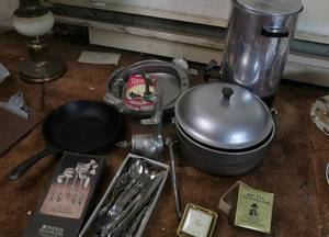 lot 35 image: Lot of mostly kitchenware, including cast iron pan and meat grinder