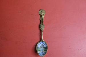 lot 45 image: Vintage St. Louis souvenir gold tone spoon with enameled scene