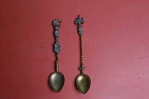 lot 48 image: Highly detailed antique souvenir spoons with mosaic inlay