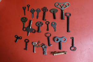 lot 52 image: Lot of skeleton and clock keys