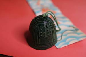 lot 62 image: Small Japanese bell in box