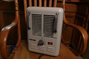 lot 70 image: Patton portable space heater for partsrepair