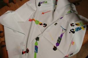 lot 76 image: Silk scarf with women in kimonos