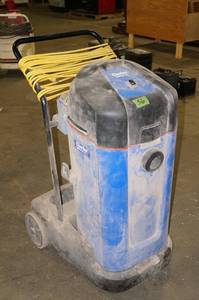 lot 20 image: Clarke Maxxi II 9 Gallon WetDry Vac