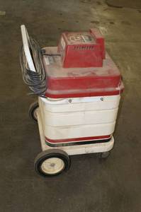 lot 17 image: Advance Sprite Wet Vac