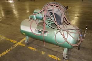 lot 9 image: Speedaire Horizontal Air Compressor
