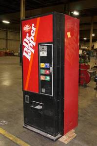 lot 26 image: Dr Pepper Pop Machine (Can)