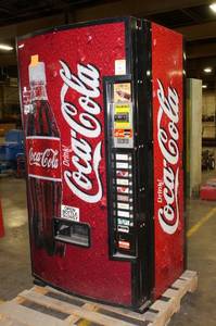 lot 24 image: Coke Pop Machine (Bottle)