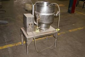 lot 3 image: Groen TDB-740 40 Quart Steam Kettle with Stand