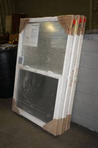 lot 45 image: 3 NEW Jeld-Wen Windows