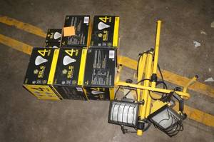 lot 49 image: Work Lights and Bulbs
