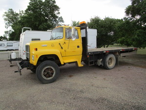 lot 1 image: 94 Ford F8000 Truck