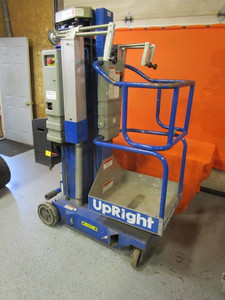 lot 3 image: UpRight Man Lift