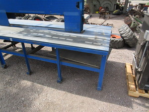 lot 9 image: Shop Table