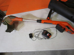 lot 131 image: Weed Trimmer, BlowerVacuumMulcher