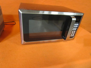 lot 157 image: Microwave & Toaster Oven