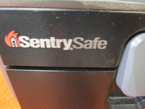 lot 174 image: Sentry Safe 15x15x8