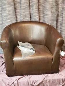 Mainstays Faux Leather Bucket Accent Chair