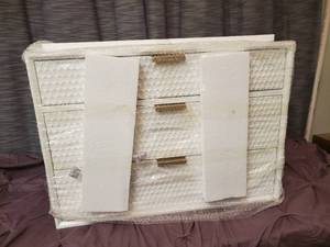 lot 32 image: Cabinet 32W X 32H