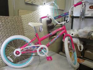 lot 1 image: Girls Huffy SeaStar 20 Bicycle New...