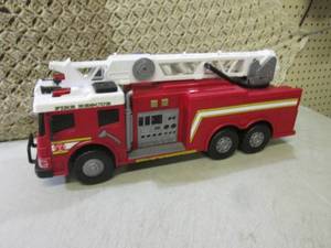 lot 6 image: Toy Fire Rescue Truck  RM3...