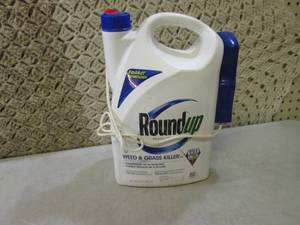 lot 8 image: Roundup Weed & Grass Killer FullMo...