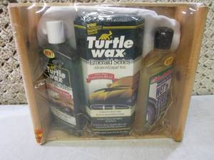 lot 34 image: Turtle Wax Gift BasketBox  CS...