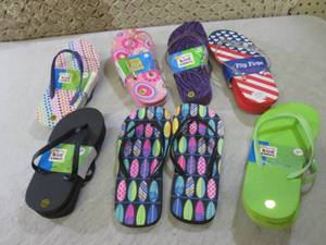 lot 38 image: 7 Pair of Flip Flops New  F-2...