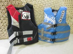 lot 40 image: 2 Youth Size Life Vests Body Glove ...