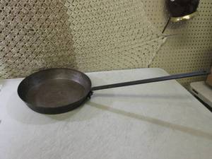 lot 62 image: Large Long Handle Camping Fry Pan  ...