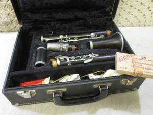 lot 72 image: Vintage Clarinet with Hardshell Cas...
