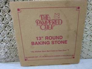 lot 86 image: The Pampered Chef 13 Round Baking ...