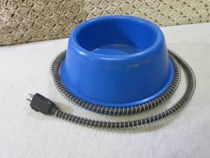 lot 94 image: Electric Heated Dog Bowl  RM5...