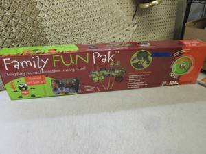 lot 106 image: Family Fun Pack Outdoor Roasting Fu...