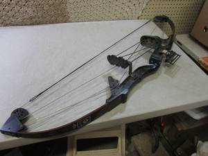 lot 109 image: Bear Whitetail Hunter Compound Bow ...