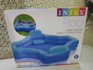 lot 121 image: Intex Pool Swim Center Family Loung...