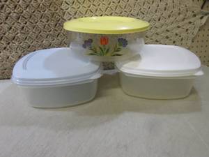 lot 125 image: 3 Large Food Storage Containers wit...