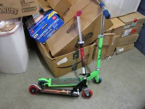 lot 139 image: 2 Scooters  RMC...