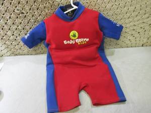 lot 147 image: Body Glove Kids Suit Size Child Med...