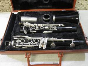 lot 162 image: Vintage Bundy Resonite Clarinet wit...